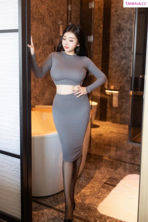 白柳汐 白柳汐 [XiuRen]高清写真图 2024.10.22 No.9325 白洁Bessie 丝袜美臀第4张图片